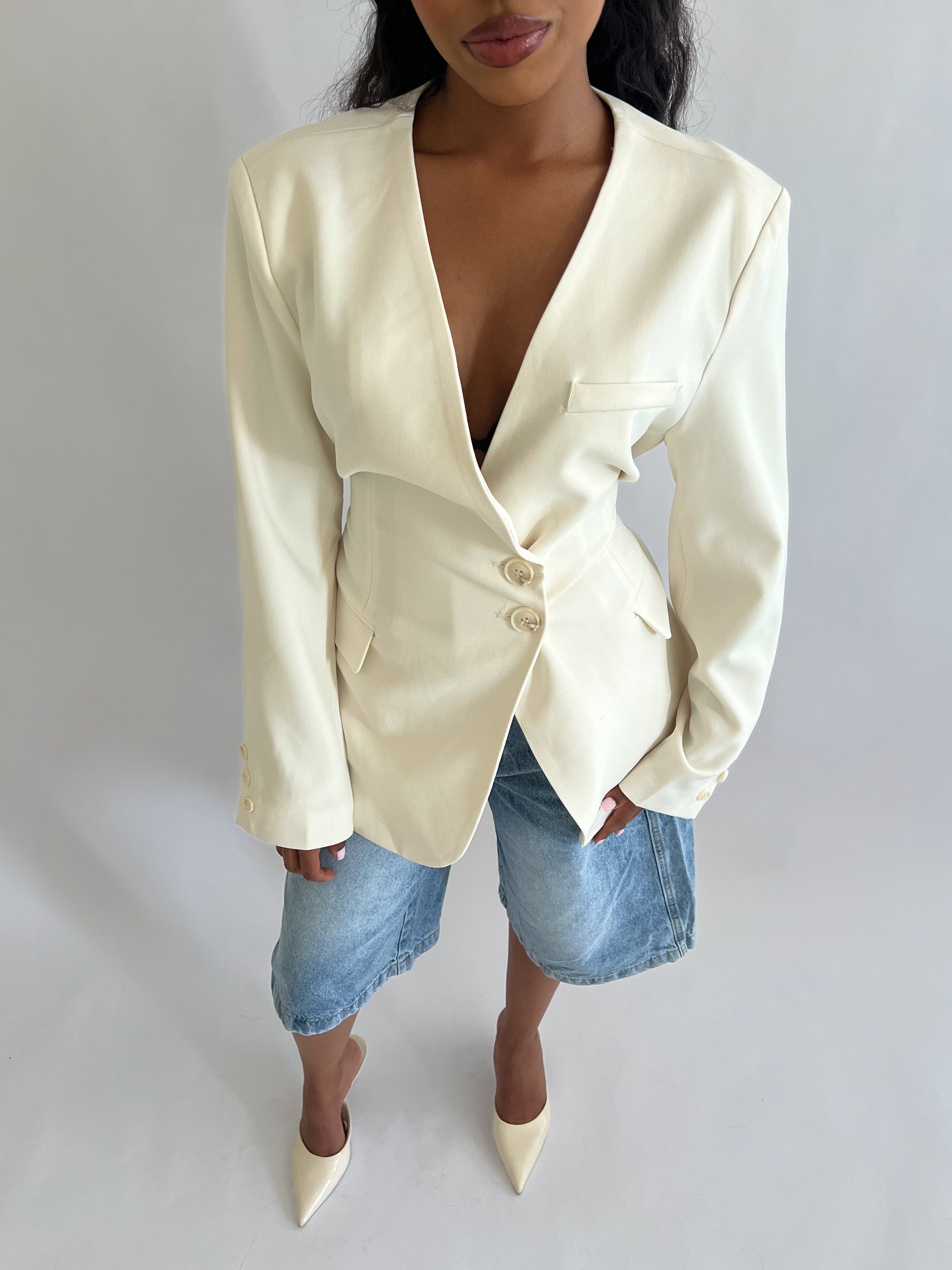 PERFECT CREAM SNATCHED BLAZER