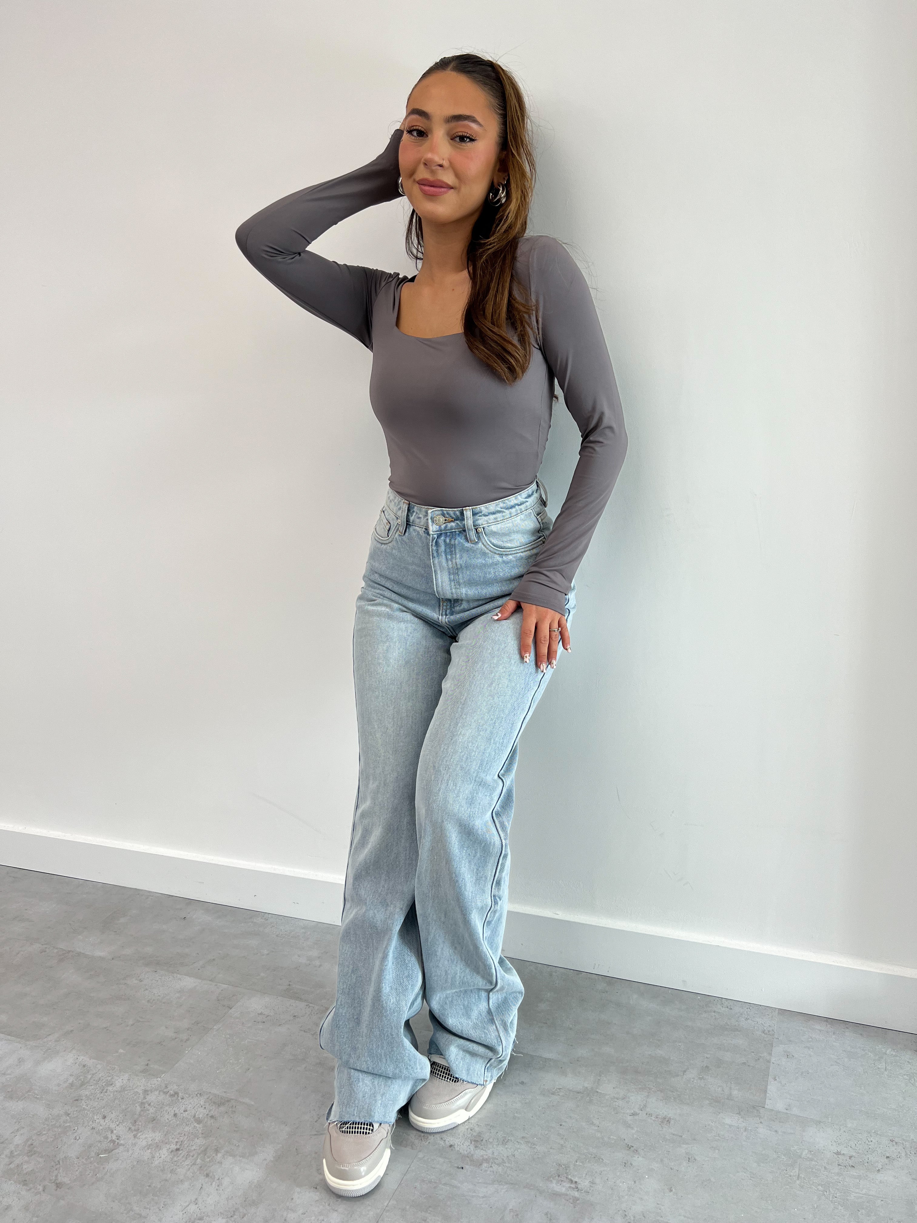 PERFEKTE JEANS MIT WEITER PASSFORM