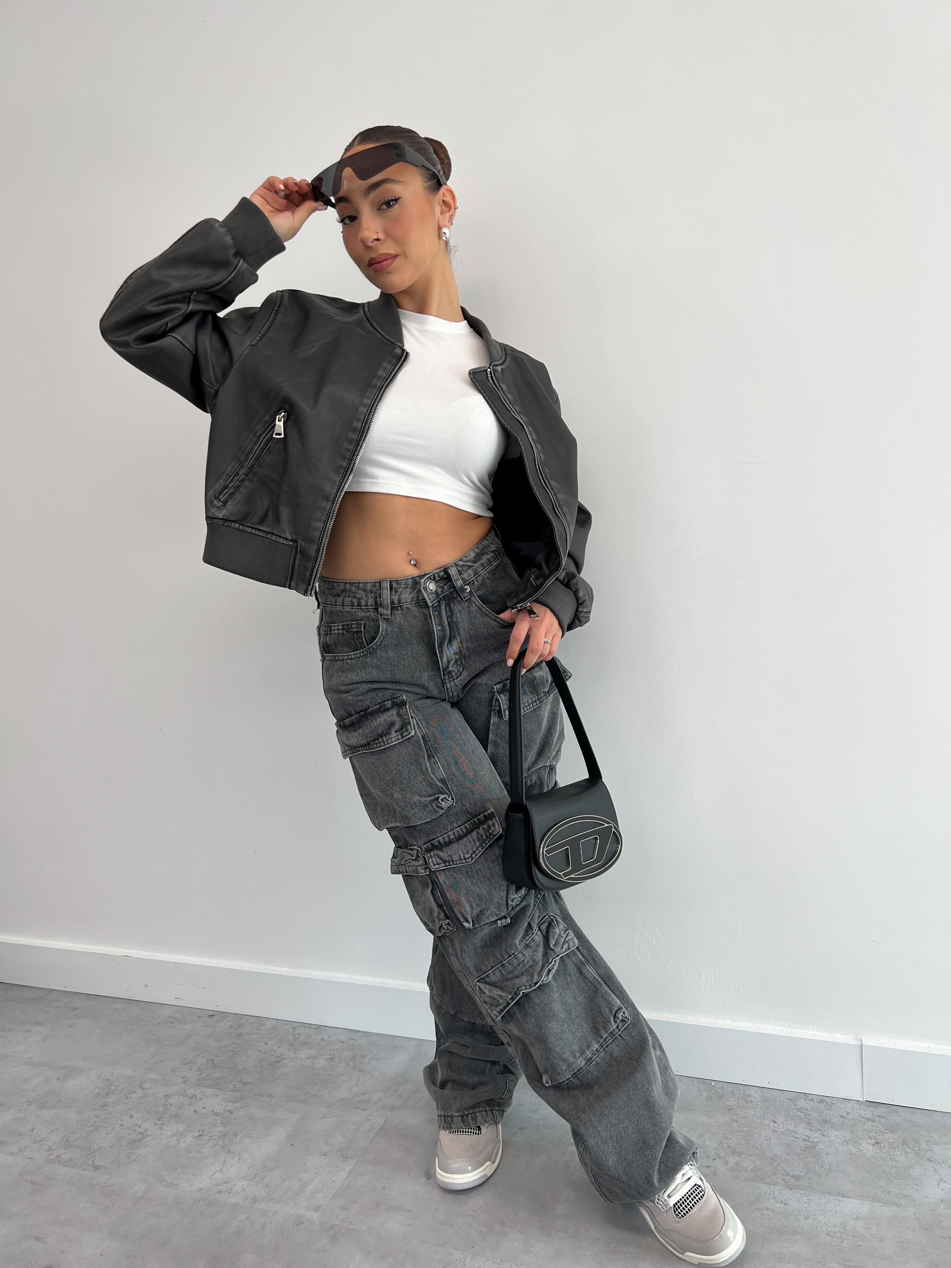 Von Attico inspiriertes Cargo-Grau mit mehreren Taschen, 899