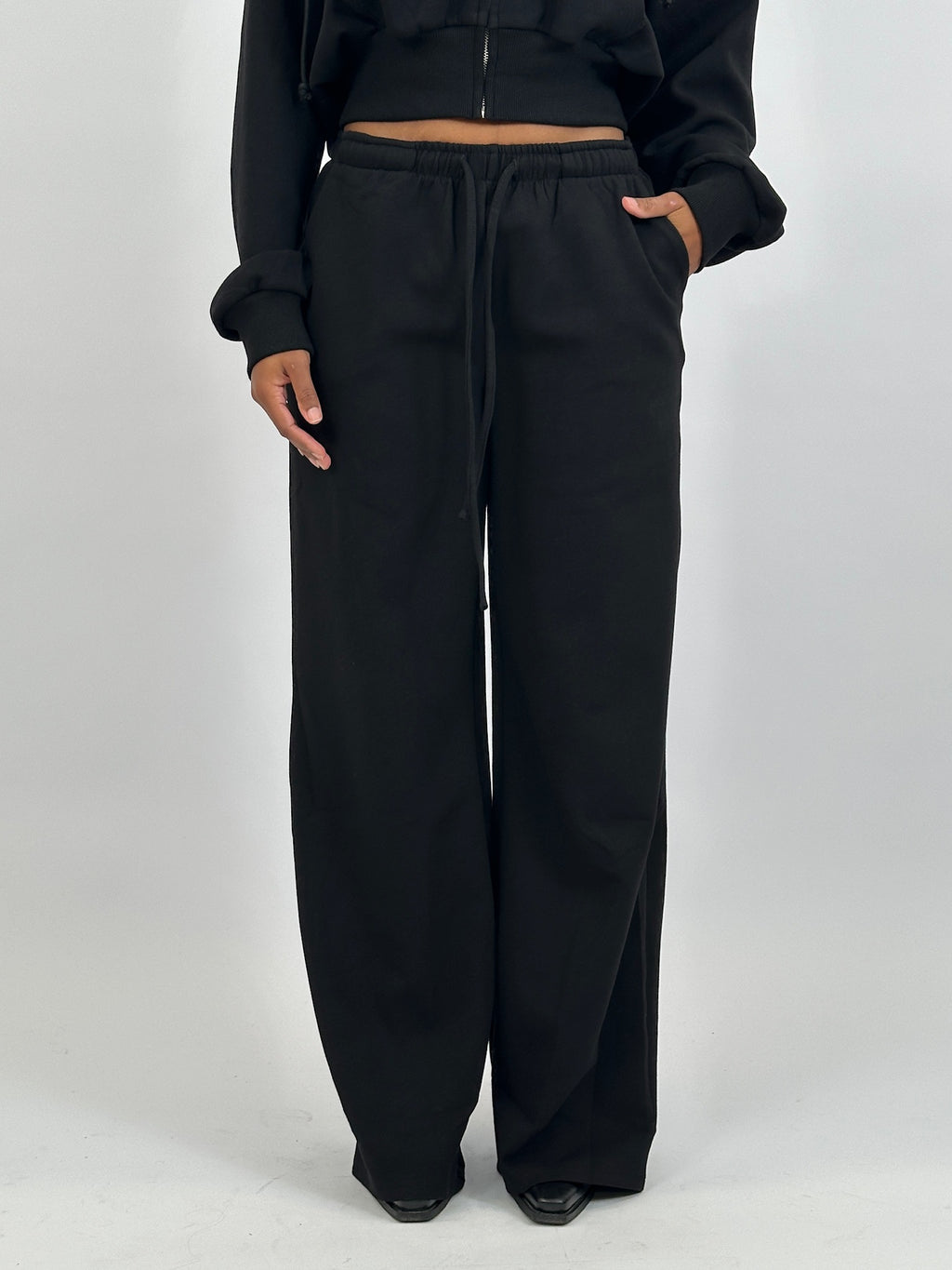 MUSTHAVE STRAIGHT JOGGER BLACK (TALL)