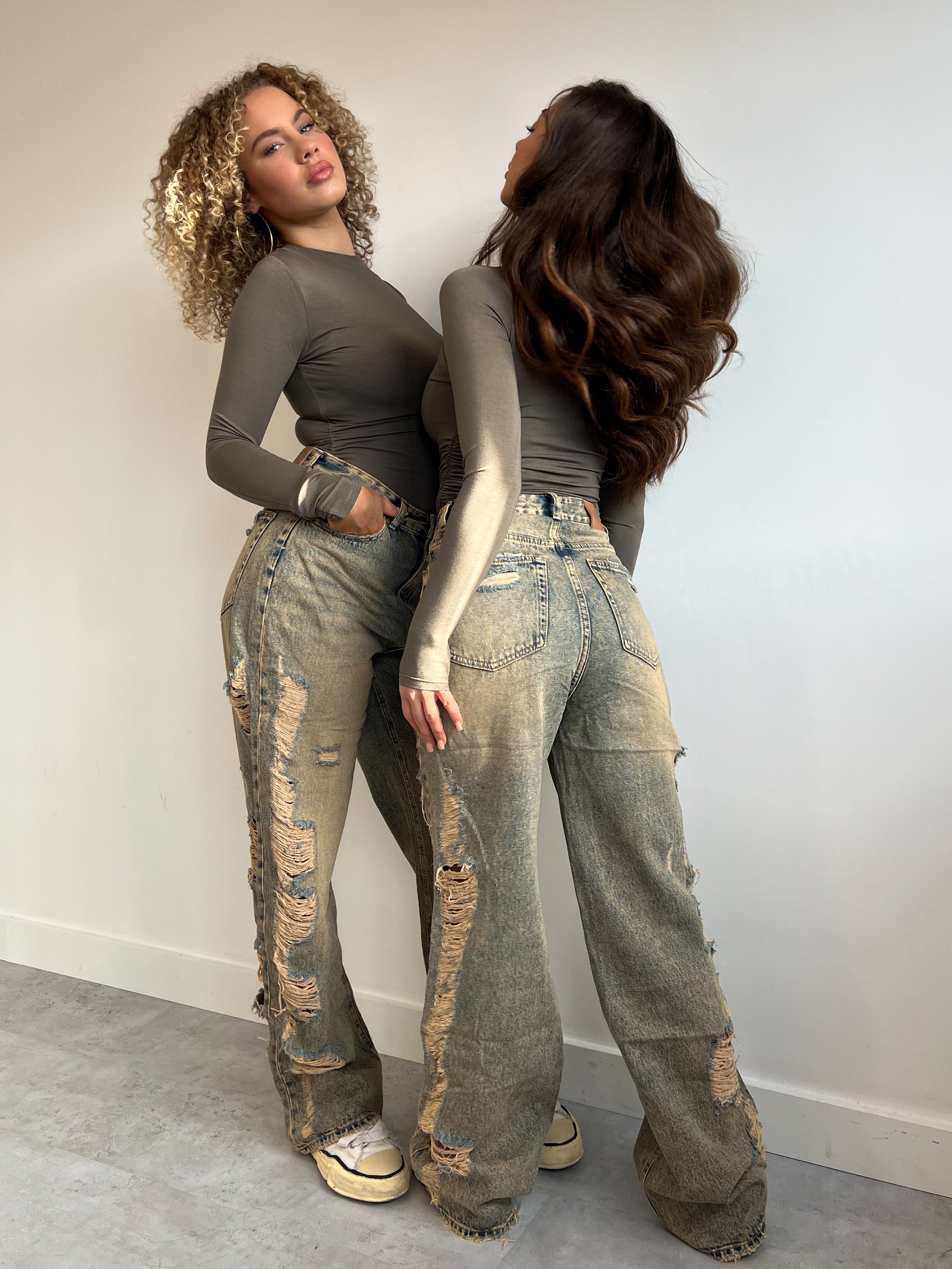 ALL OVER DISTRESSED JEANS 2.0