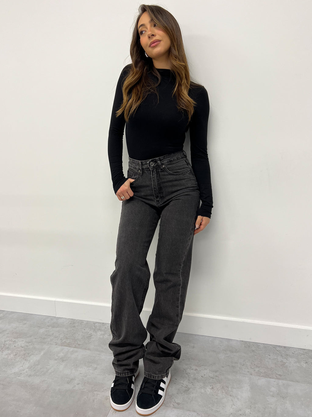 MUSTHAVE DUNKELGRAUES GERADE BEIN