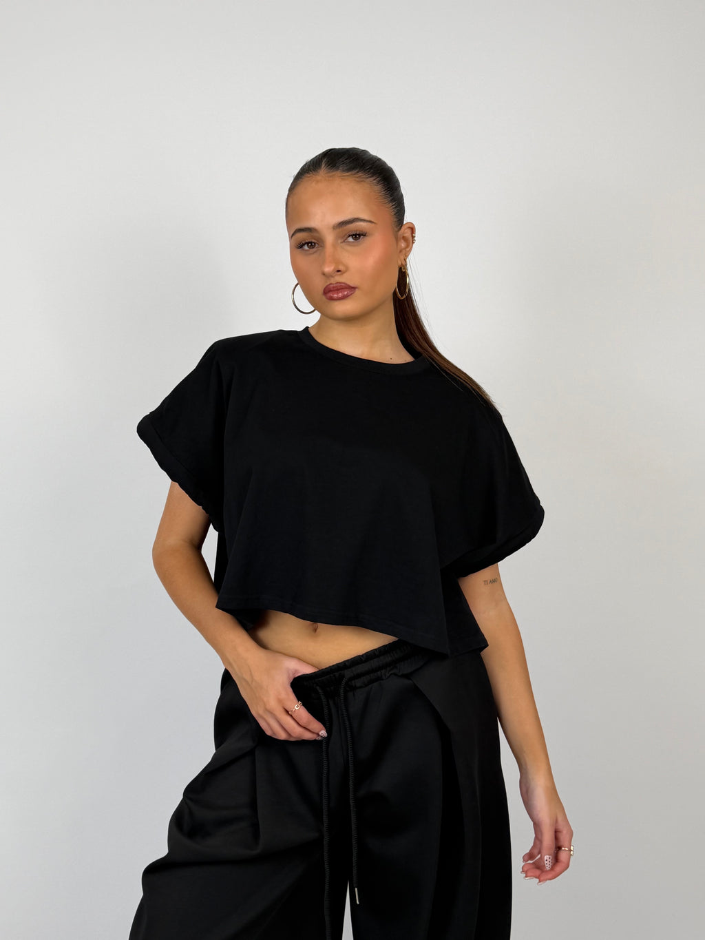 PADDED SHOULDER TOP BLACK