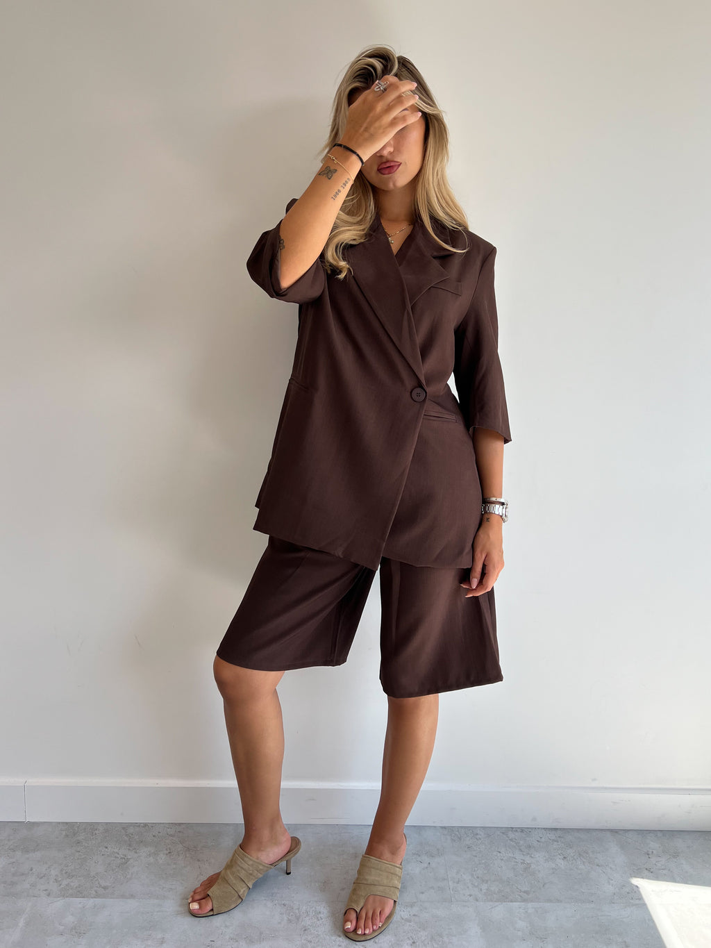 BIANCA BLAZER+JORT SET CHOCO