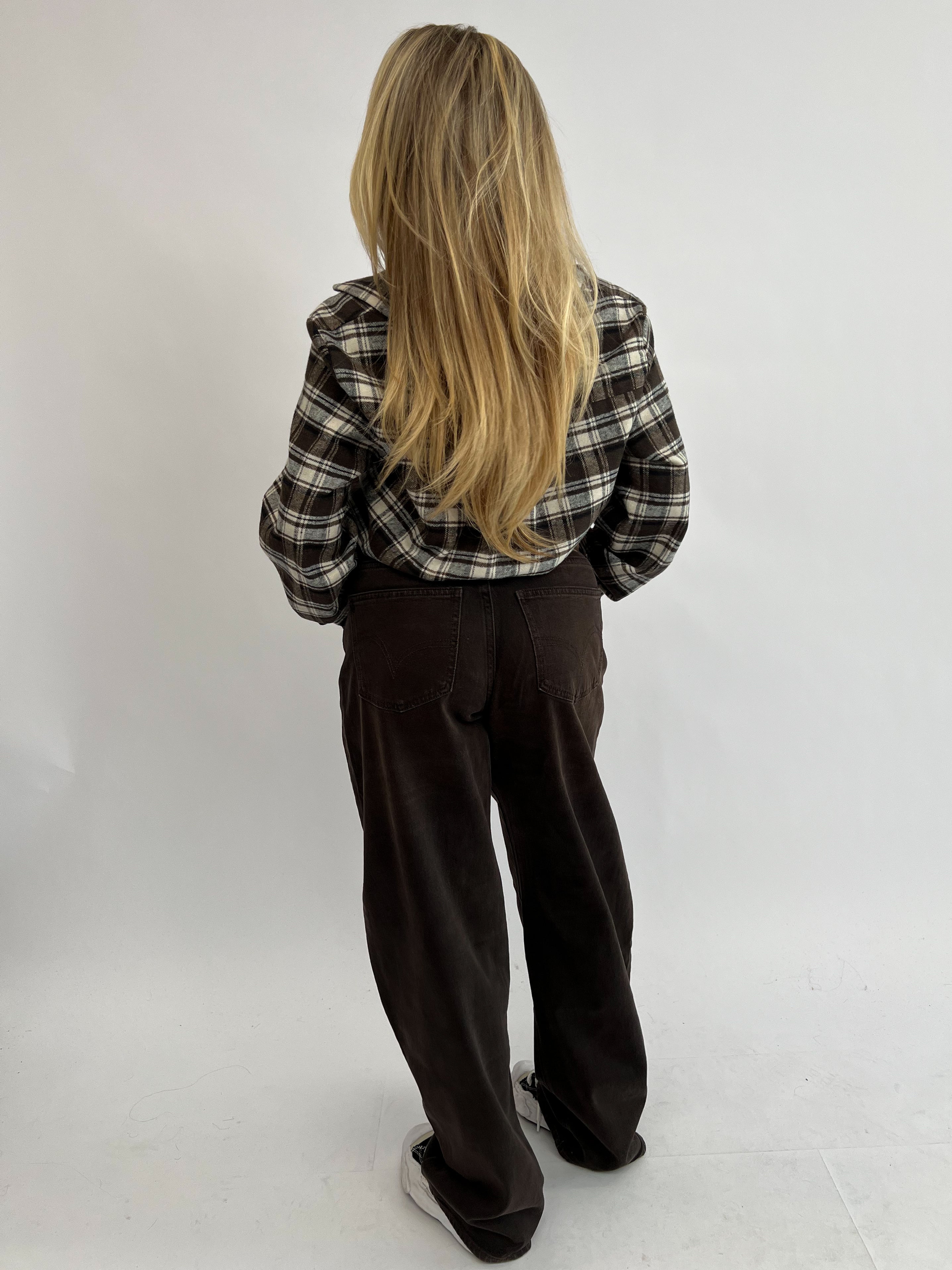 DEEP BROWN STRETCH BARREL JEANS