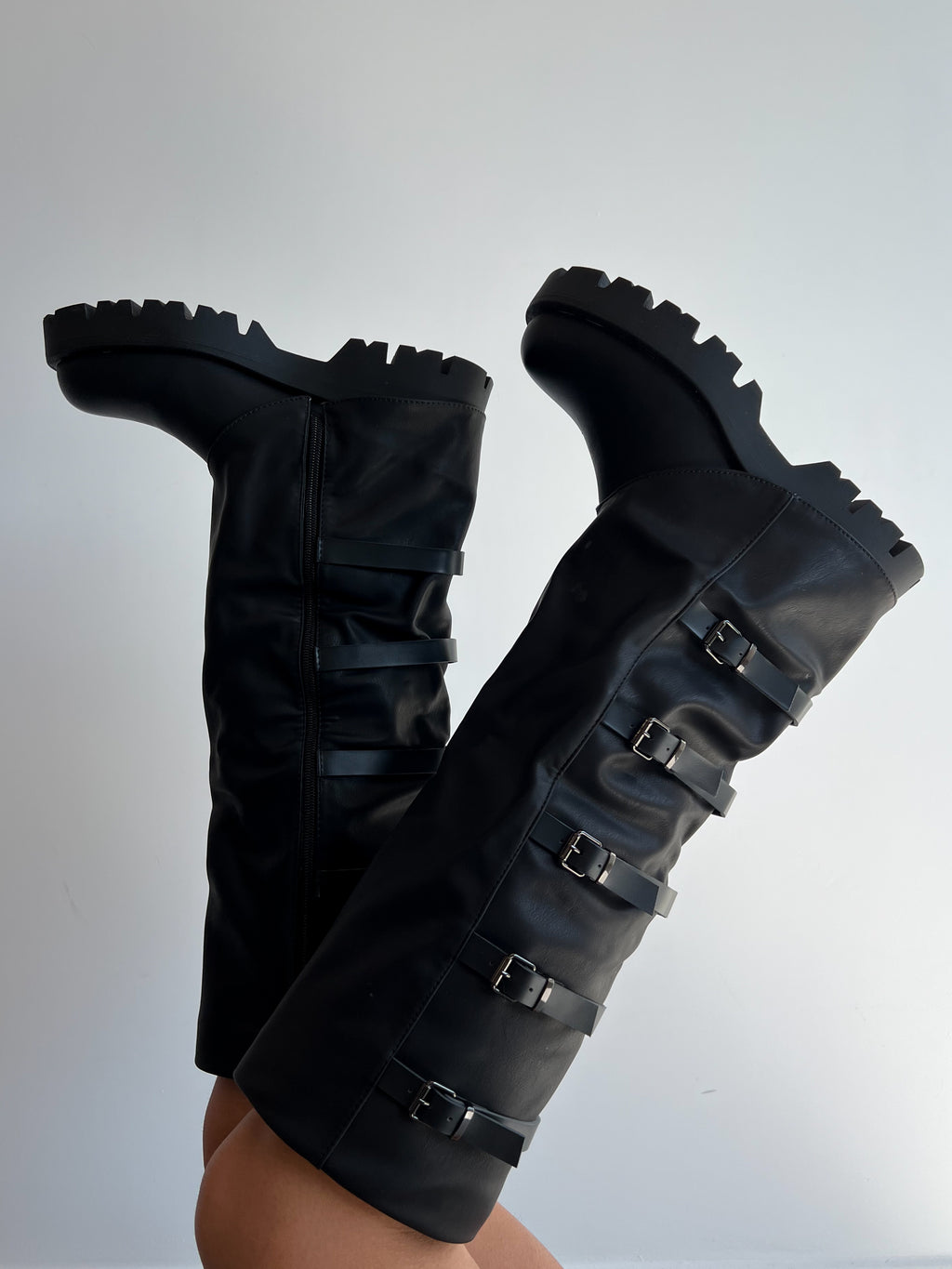 BUCKLE UP BOOTS BLACK