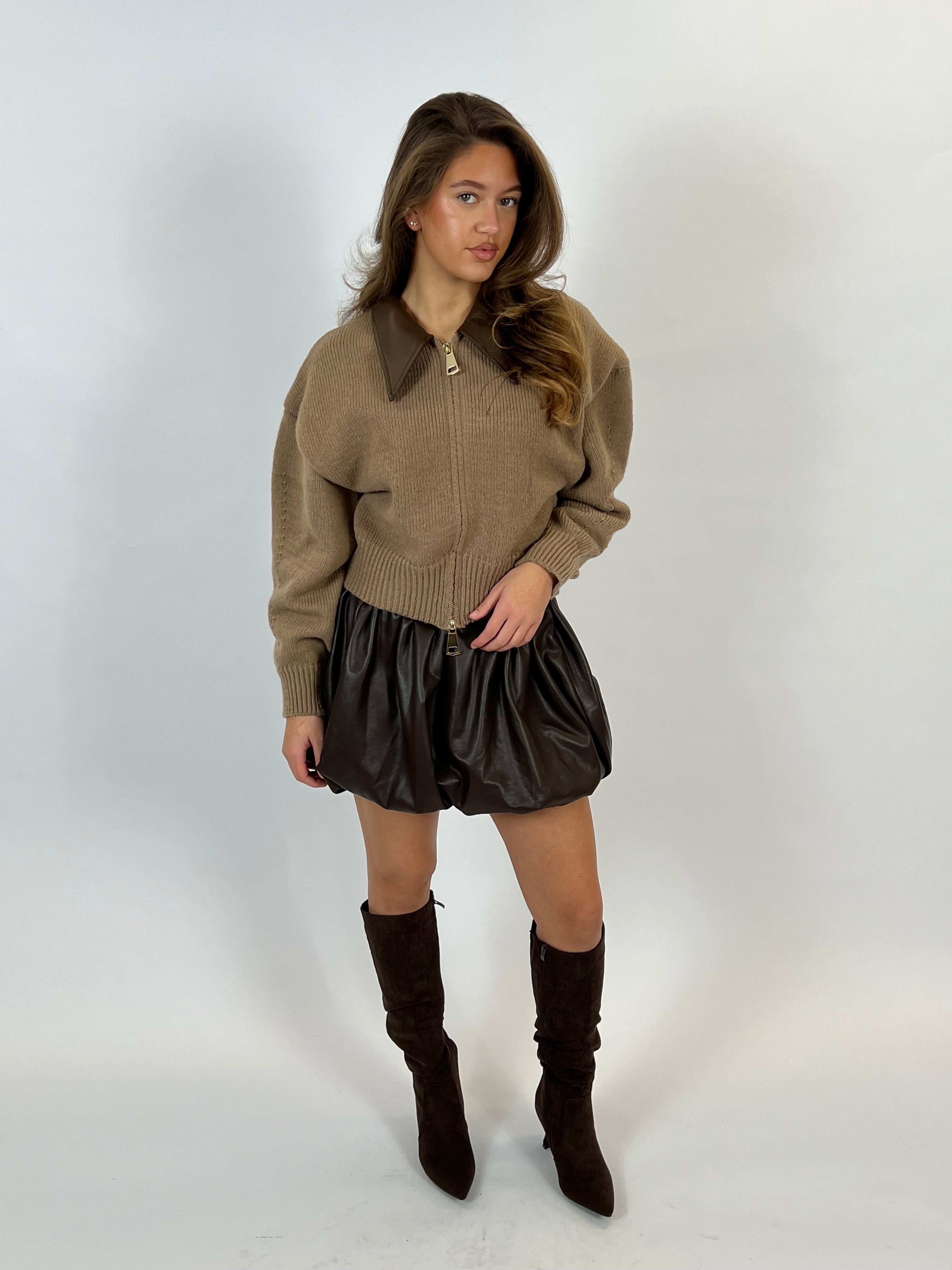 LEATHER COLLAR ZIP VEST BEIGE