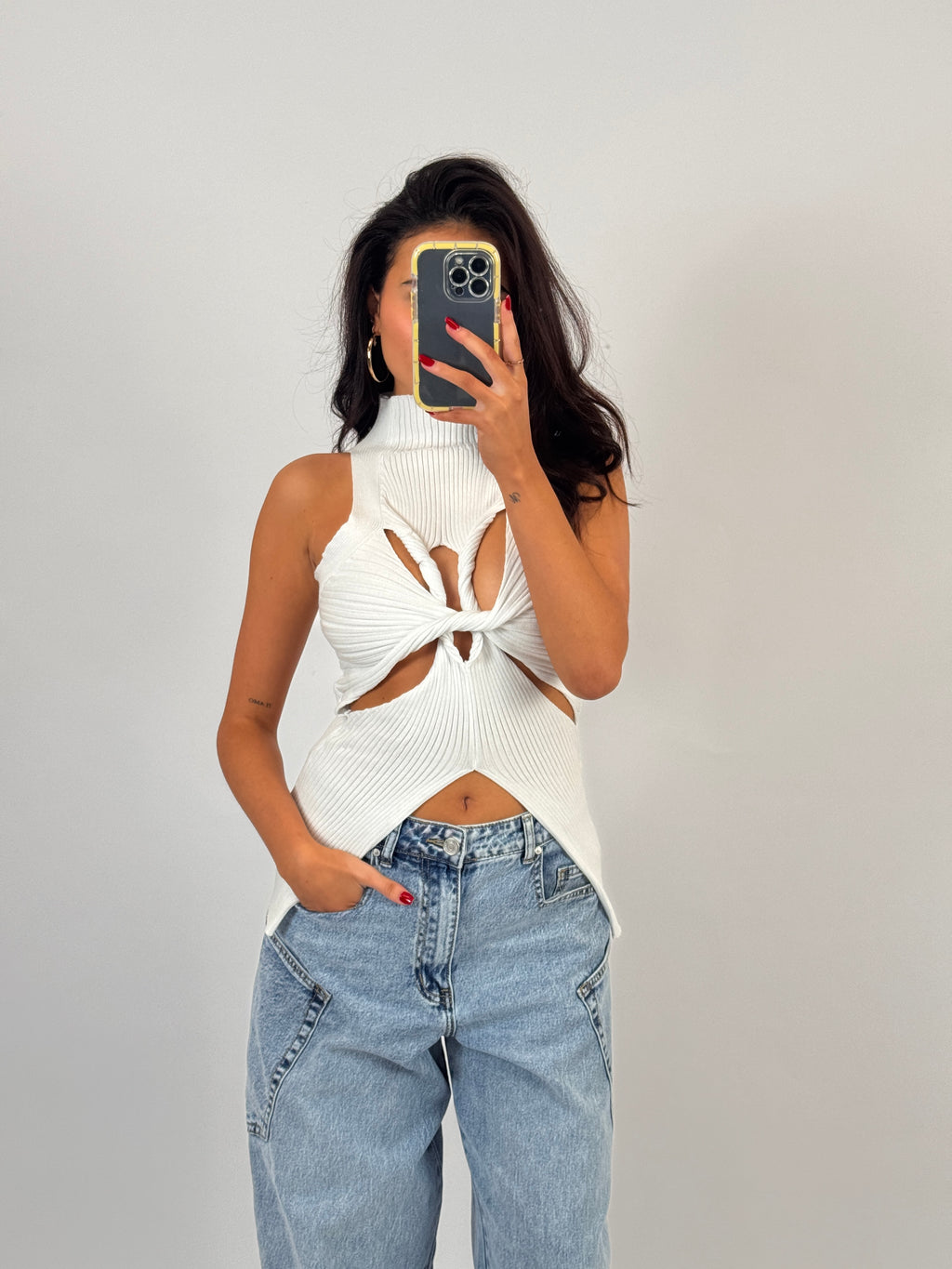WHITE HIGH NECK TOP SIZE M