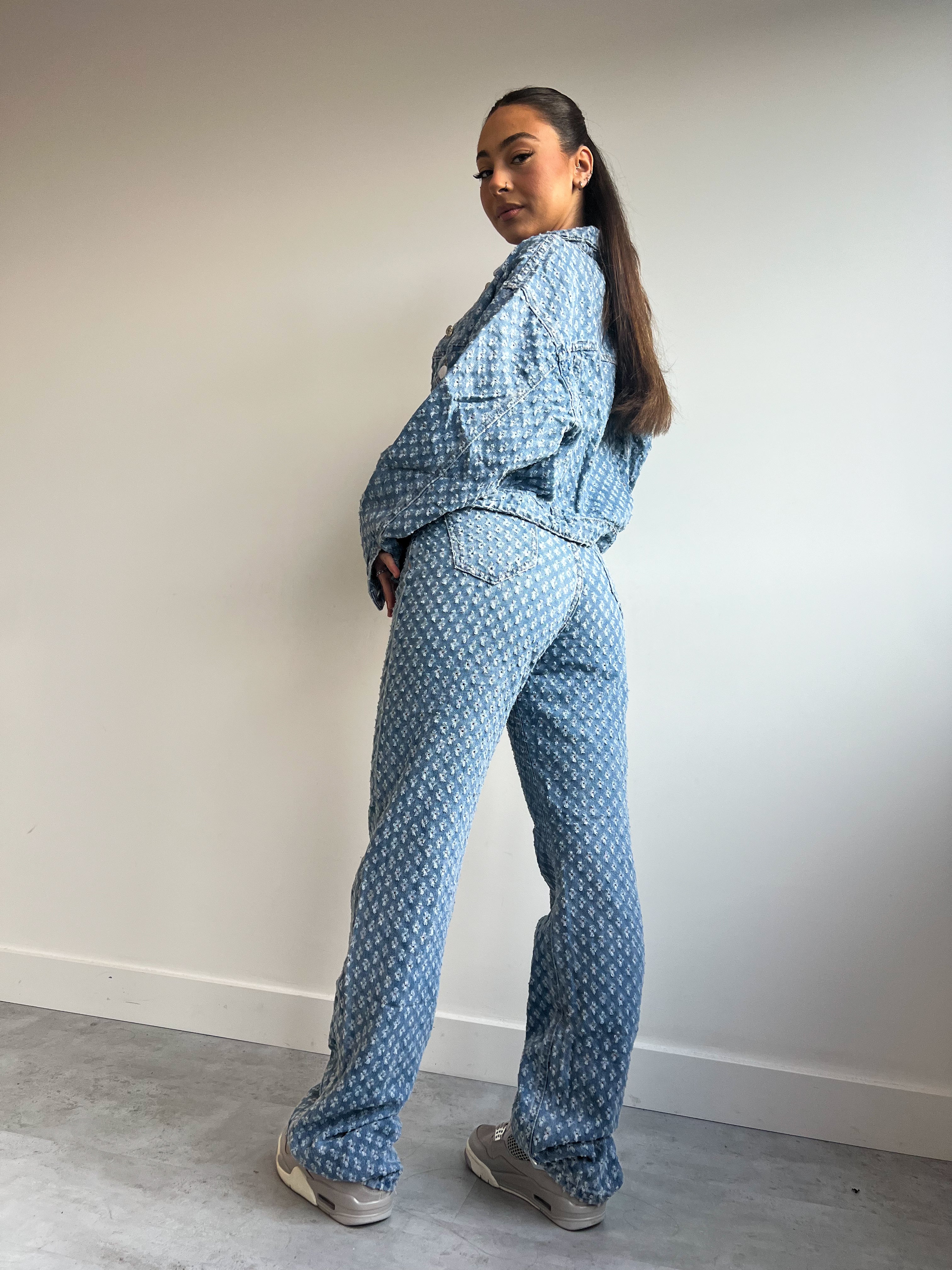 DENIM-JEANS MIT MUSTER