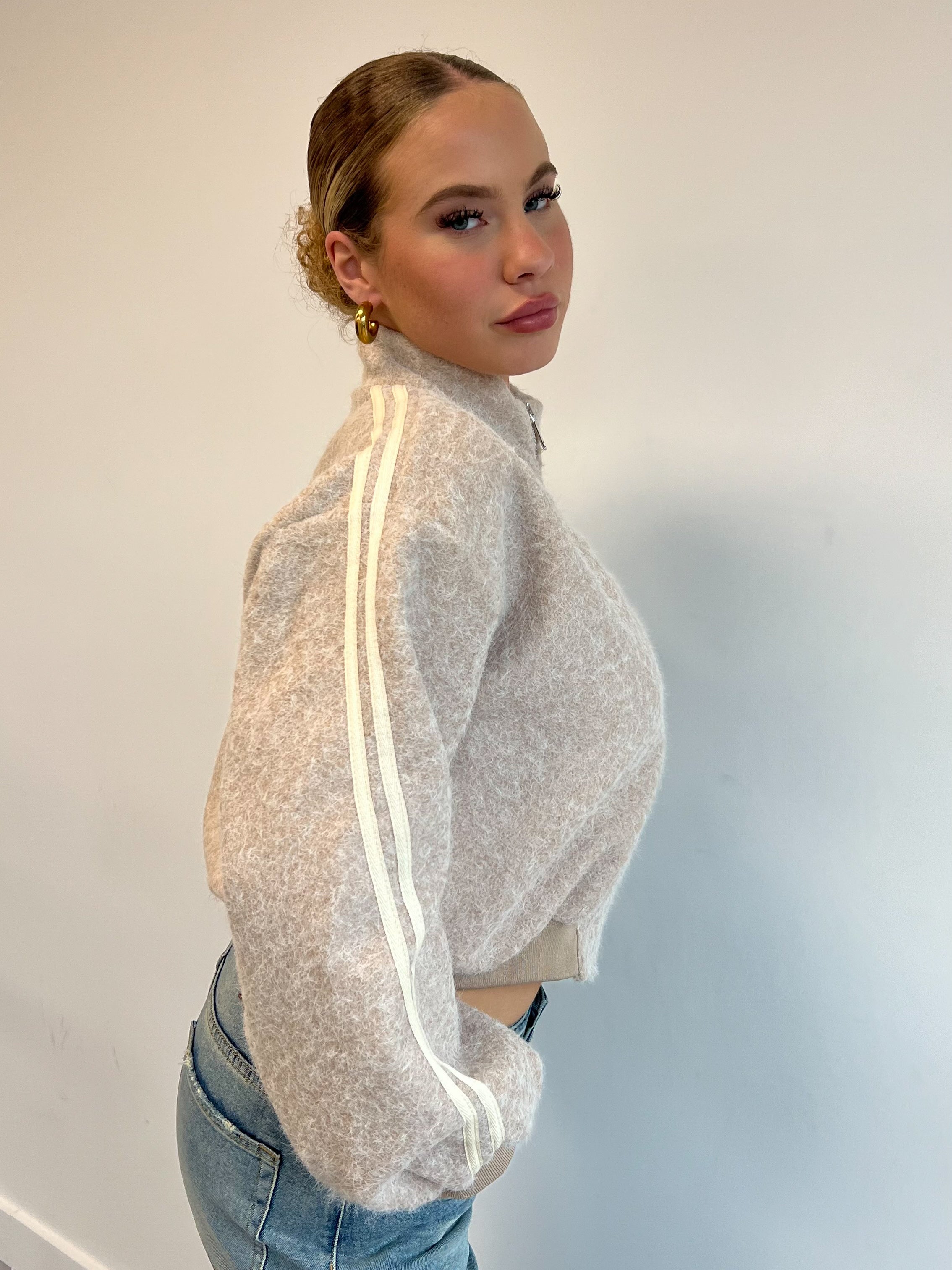 STRIPE FLUFFY BOMBER BEIGE