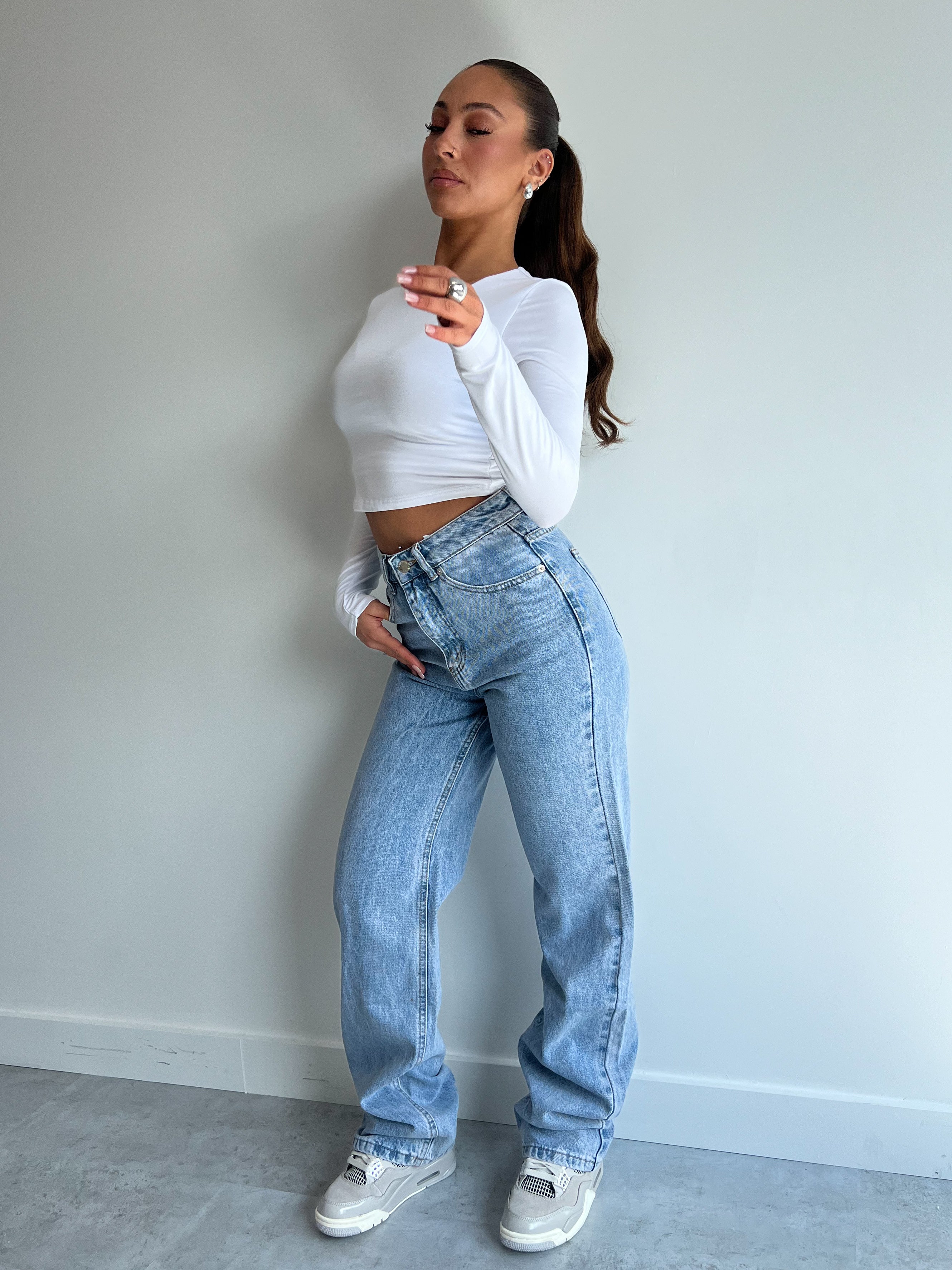 PERFEKTES GERADE BEIN 1075