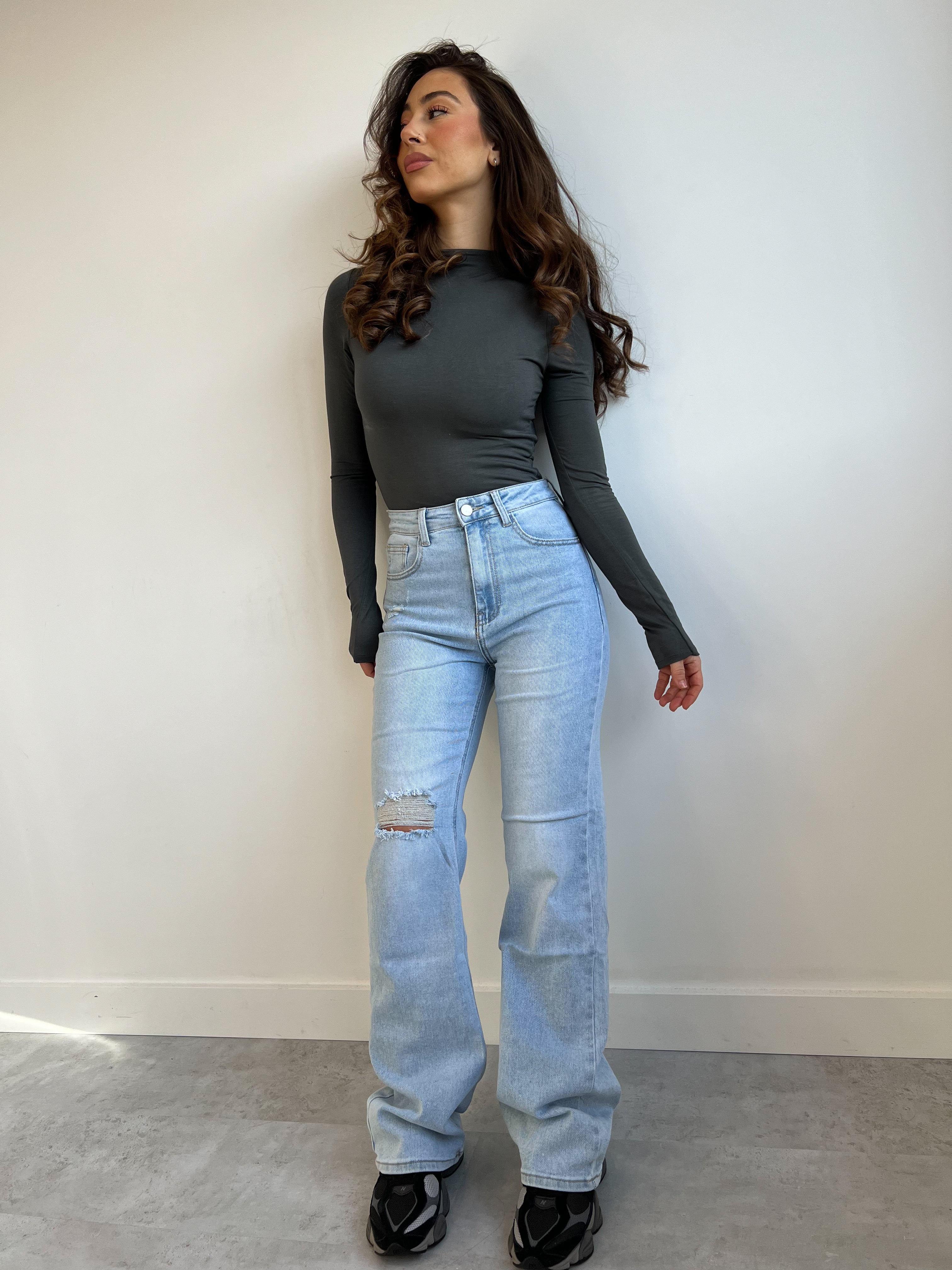 DISTRESSED BREITES BEIN 2274