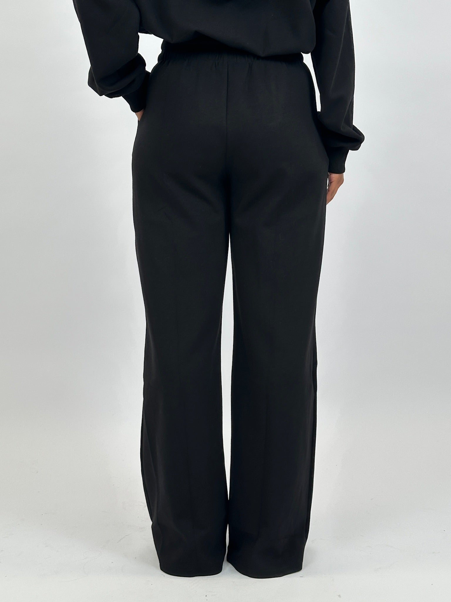 MUSTHAVE STRAIGHT JOGGER BLACK (TALL)