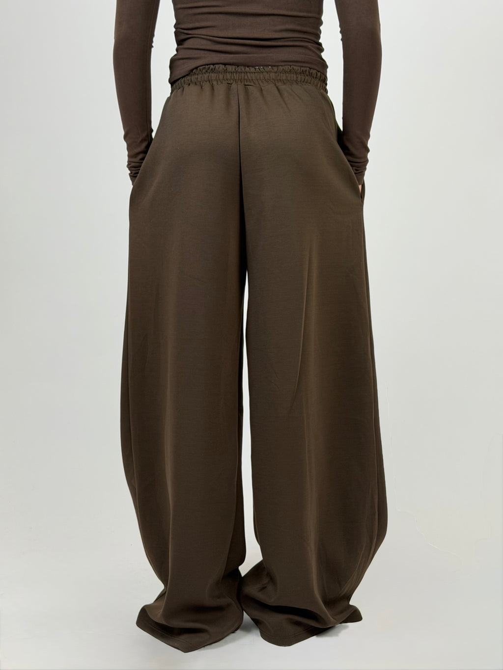 PLEATED JOGGER BROWN