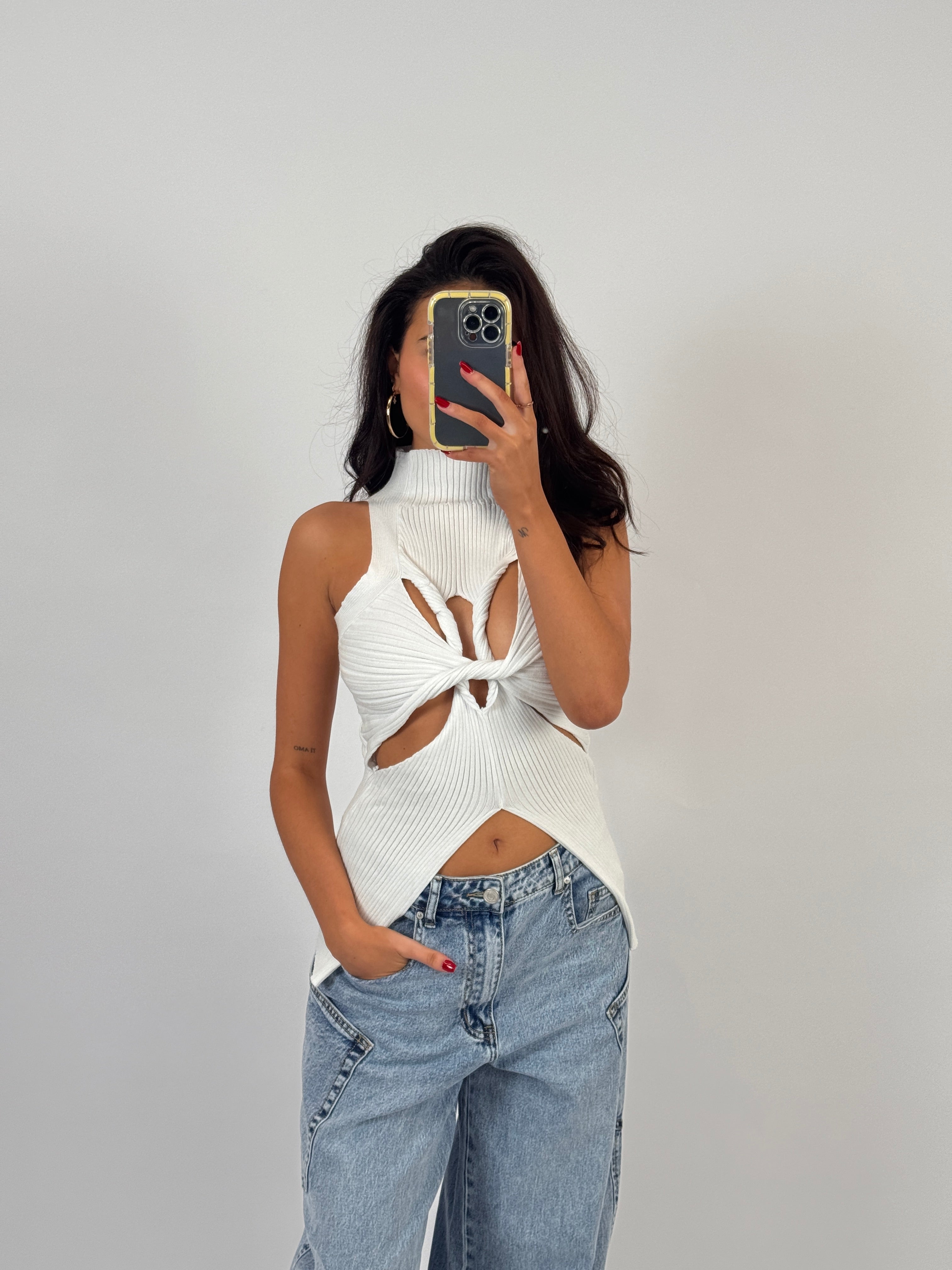 WHITE HIGH NECK TOP SIZE M