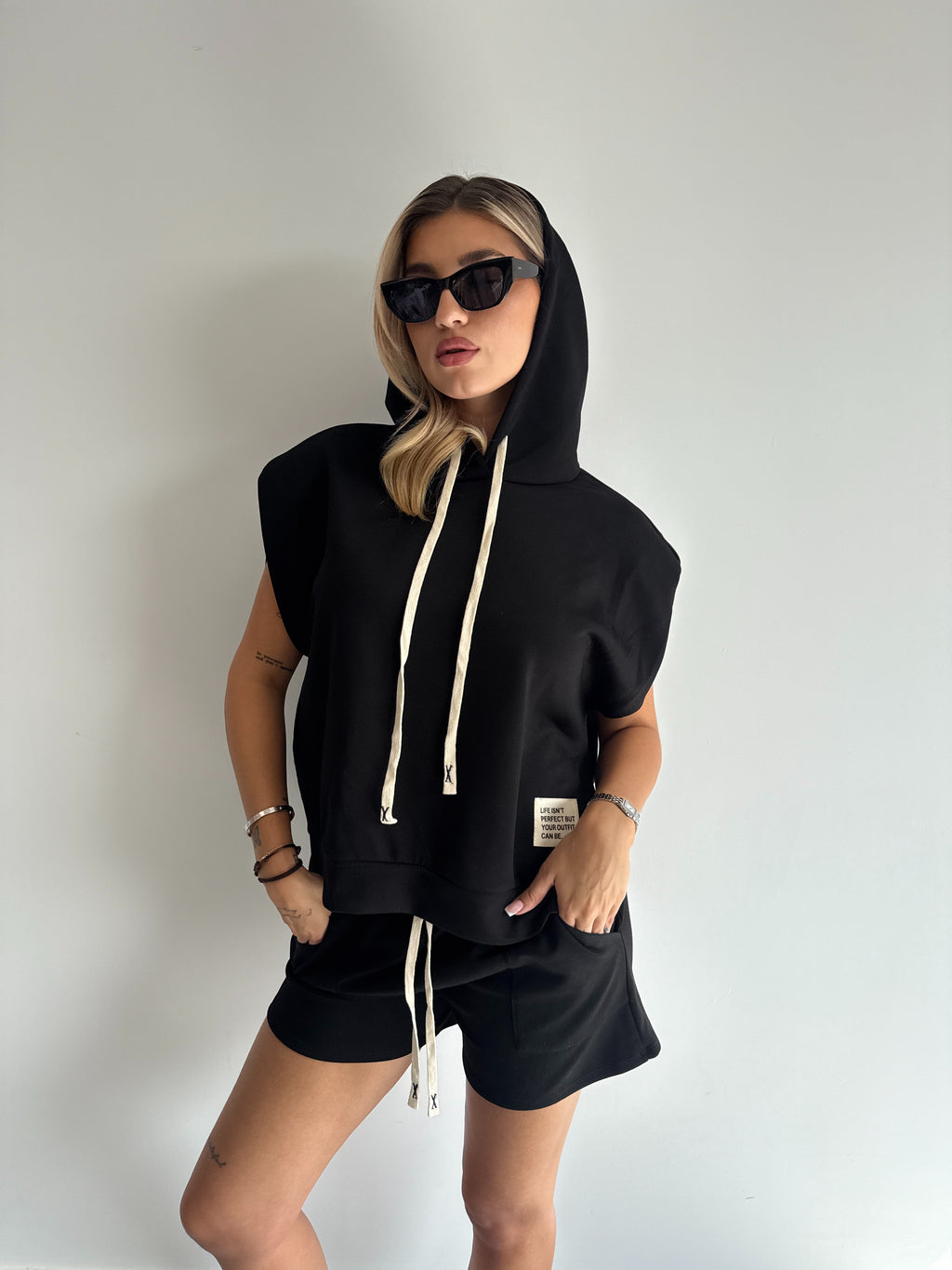 HOODED CREAM TIE COMFY SET BLACK