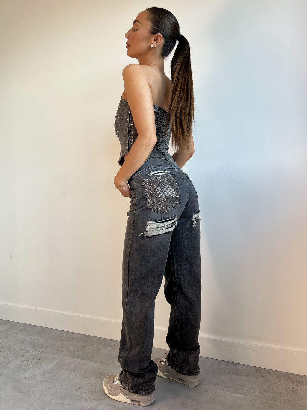 STRETCH-JEANS MIT STRASSTASCHEN GRAU