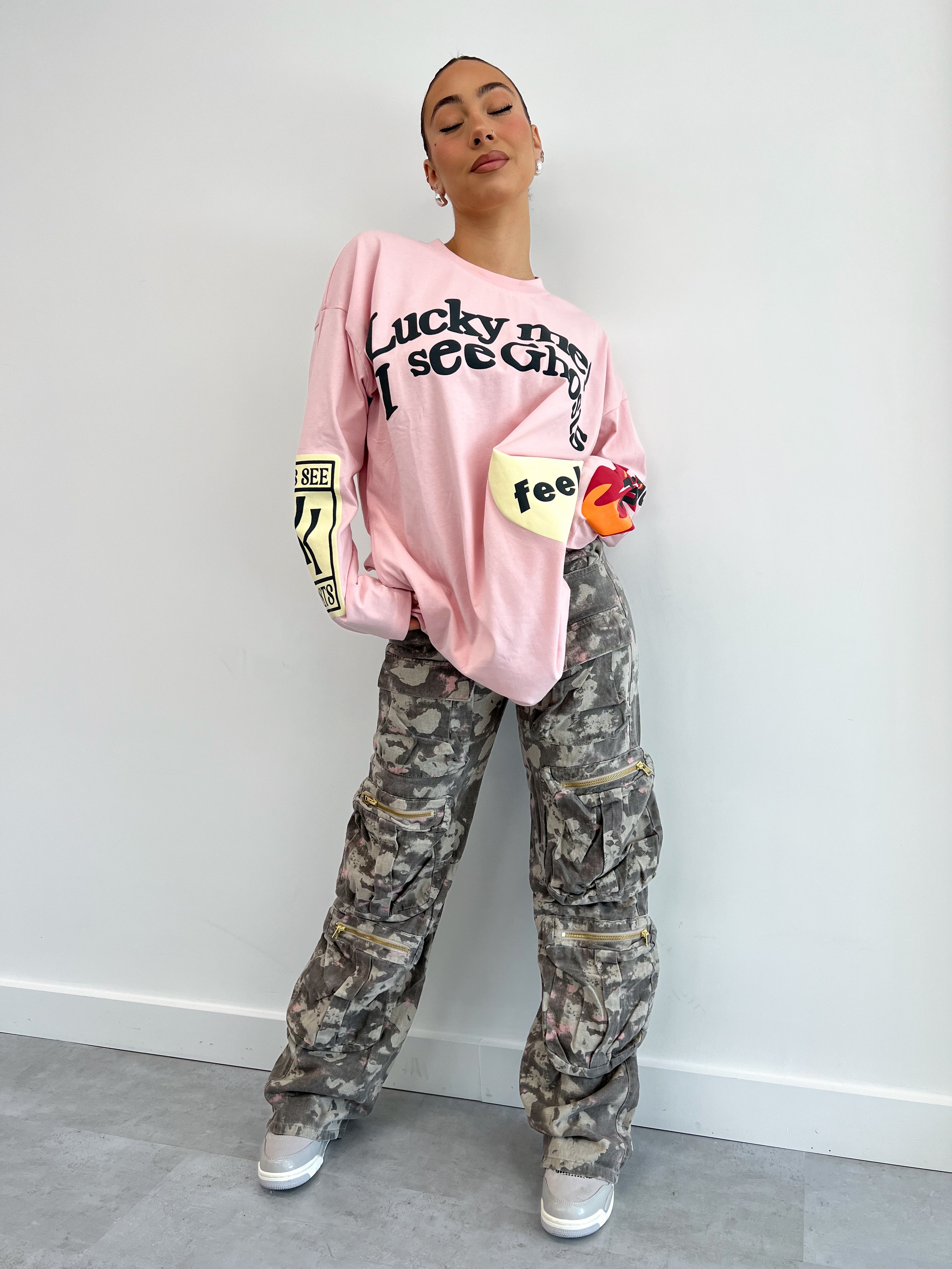 VON ATTICO INSPIRIERTER CARGO MIT MULTITASCHEN BRAUN/ROSA