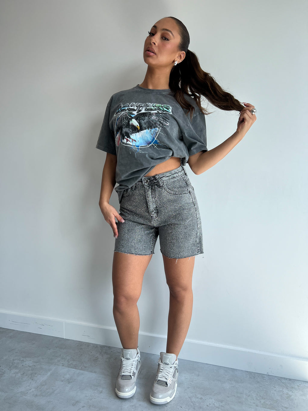 ALL-OVER-STRETCH-STRASS-KURZE GRAU