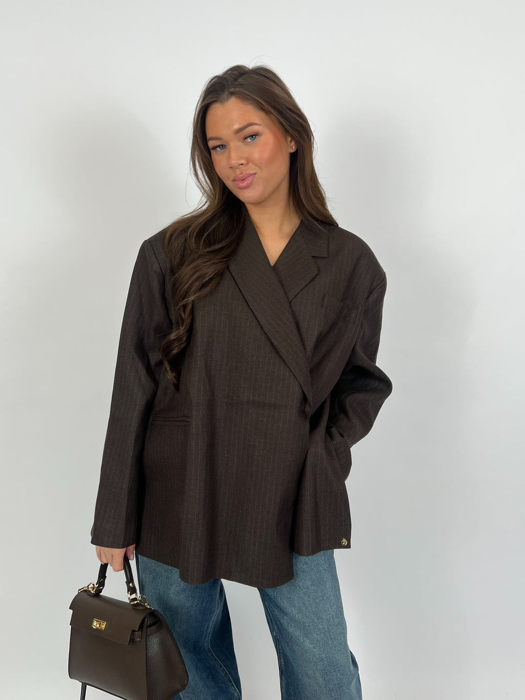 OVERSIZED PINSTRIPE DAD BLAZER CHOCO