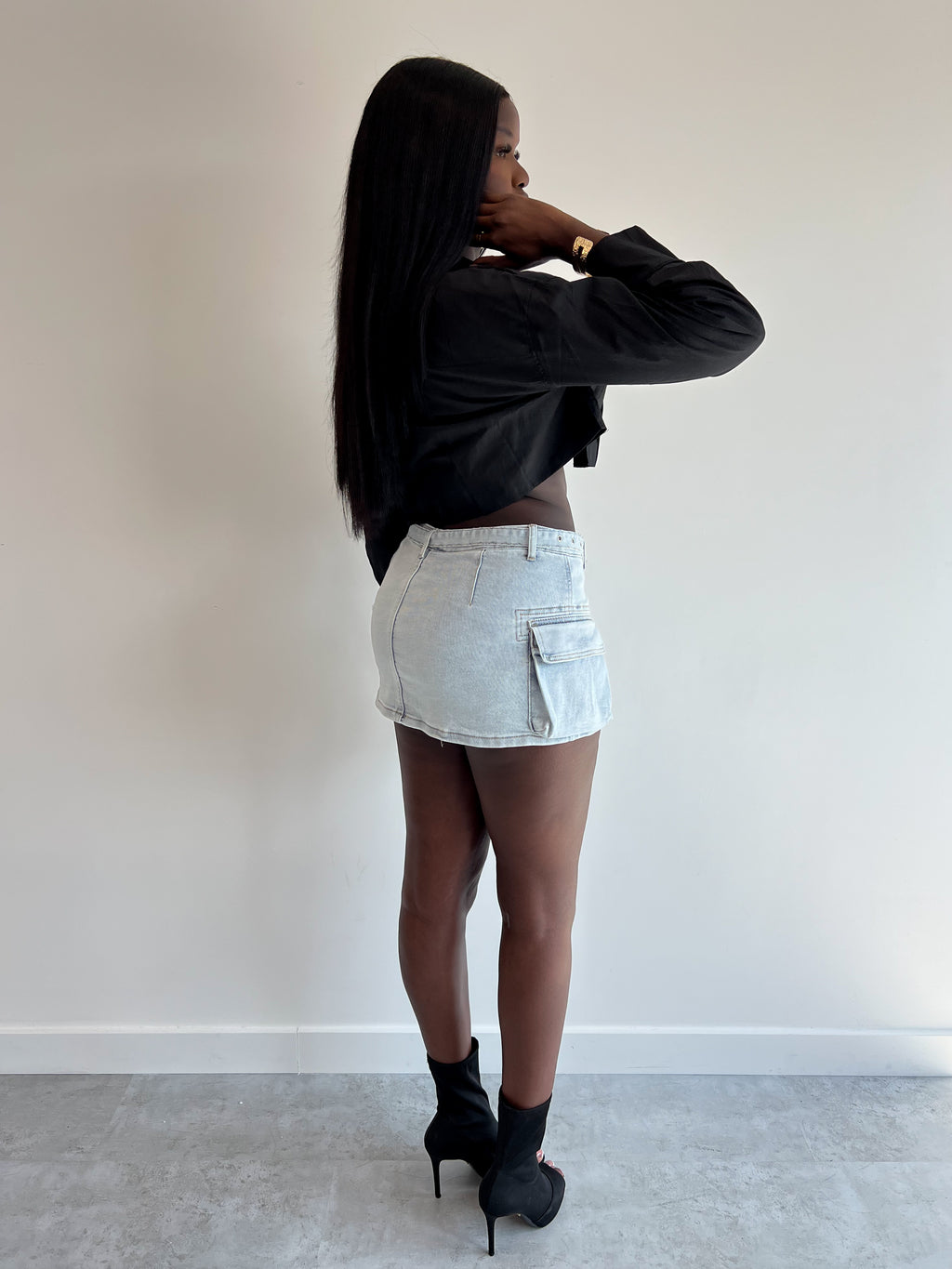 BELTED STRETCH DENIM SKORT