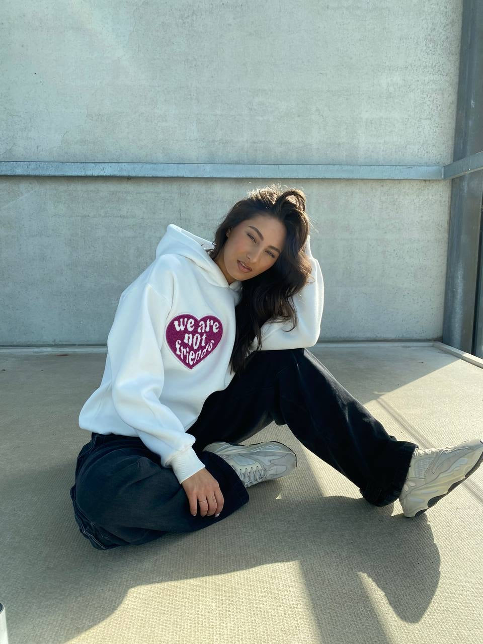 NOT FRIENDS HOODIE WEISS/LILA