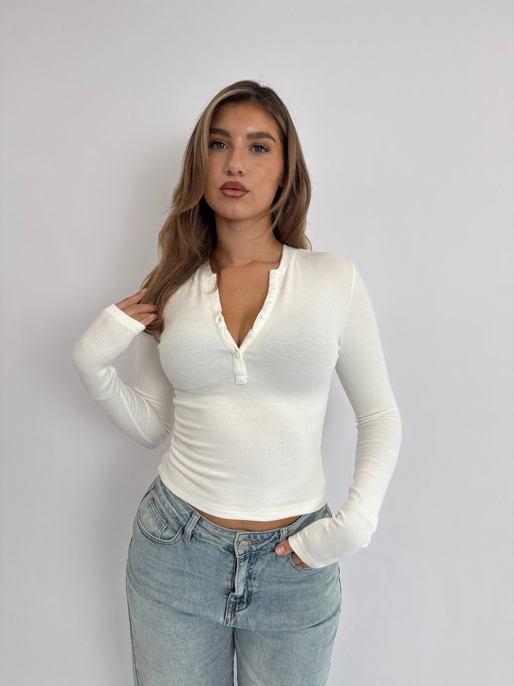 BELLA BUTTON RIBBED TOP WHITE