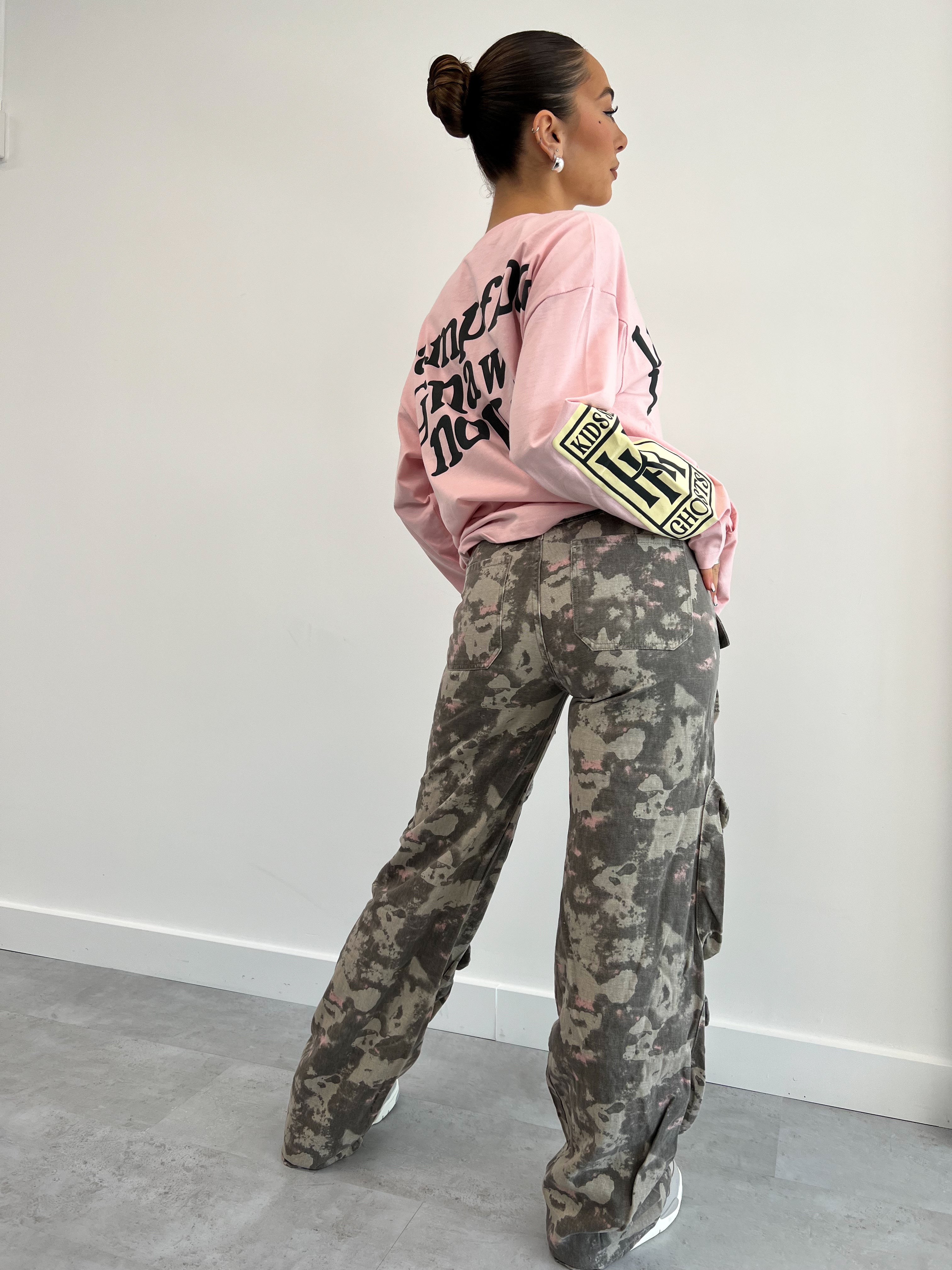 VON ATTICO INSPIRIERTER CARGO MIT MULTITASCHEN BRAUN/ROSA