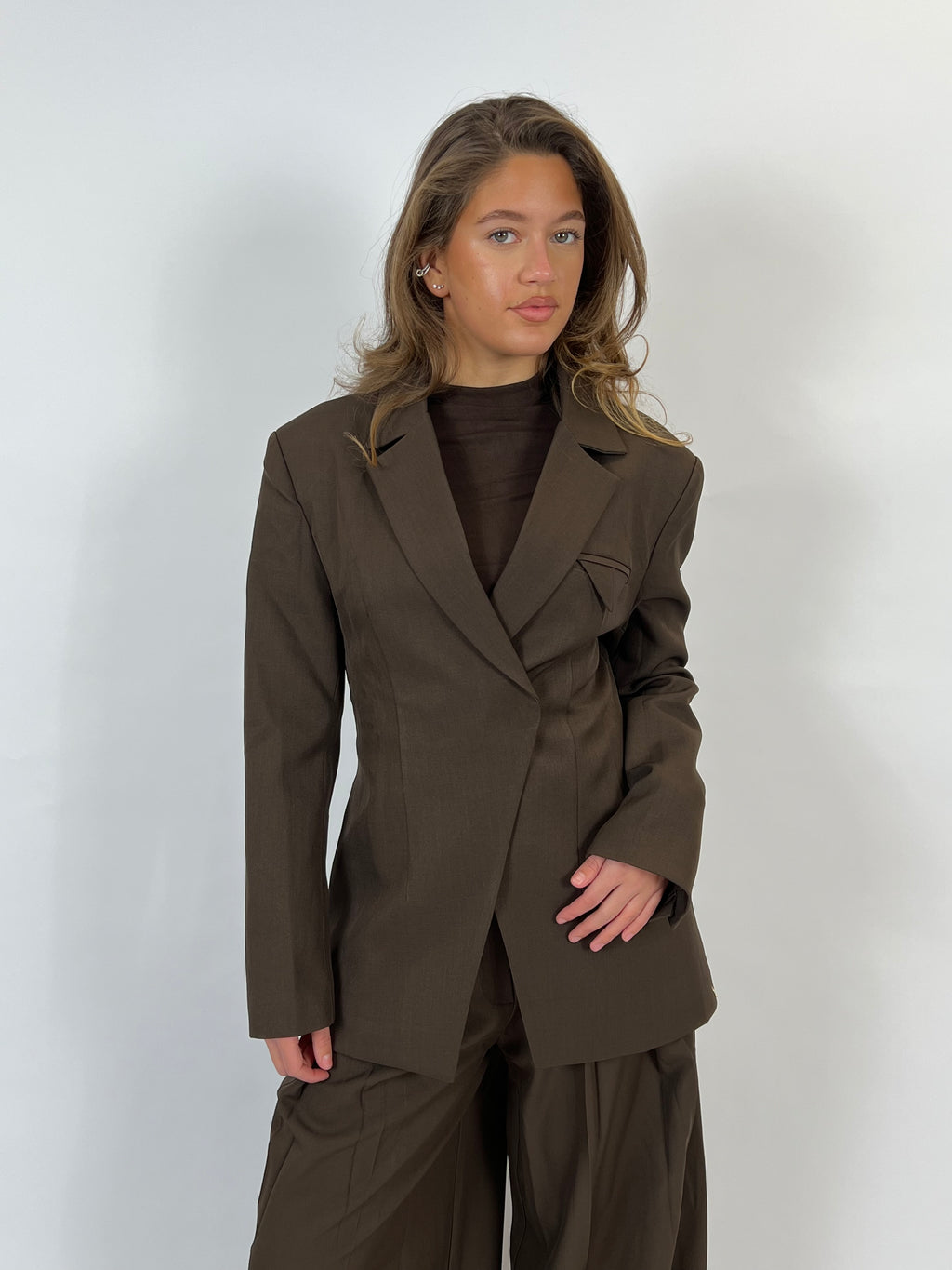 PREMIUM OVERLAP BLAZER CHOCO