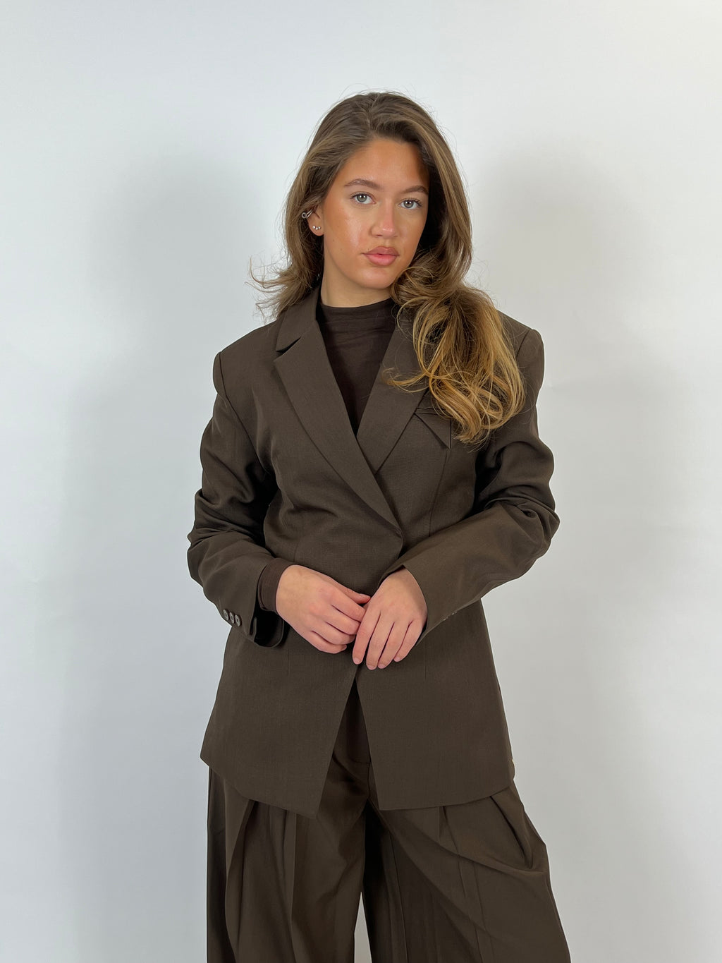 PREMIUM OVERLAP BLAZER CHOCO