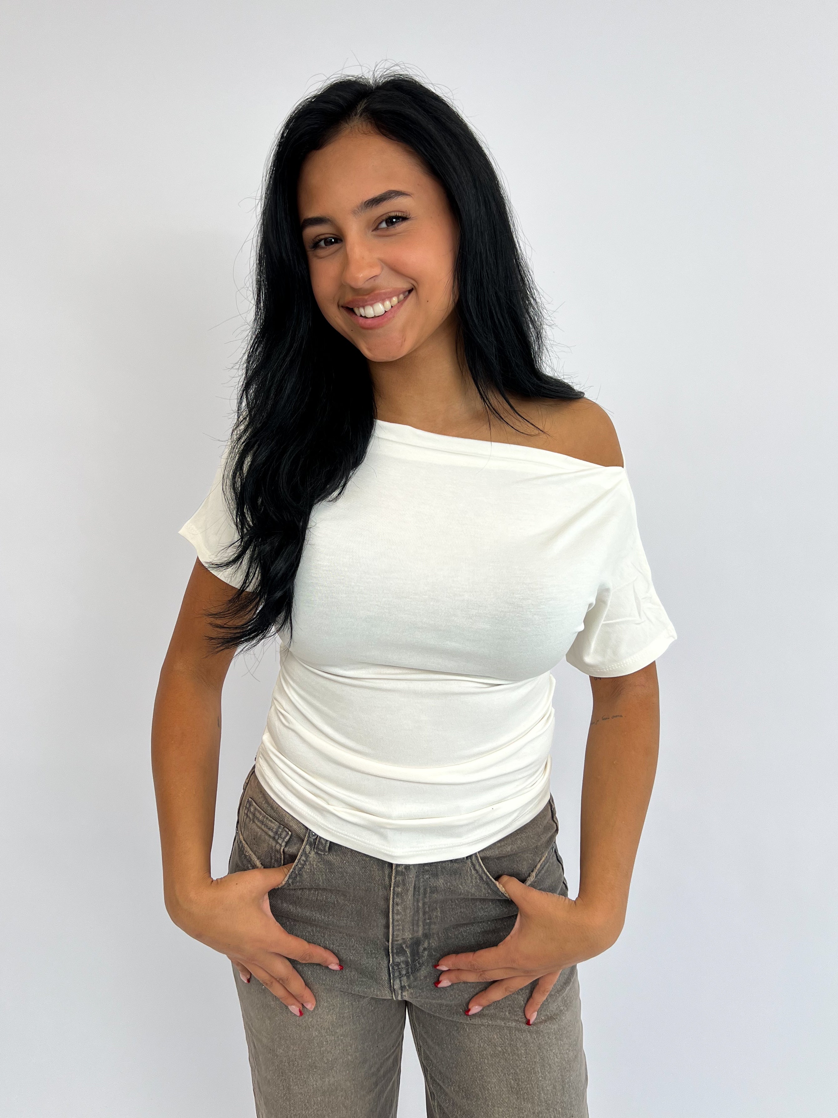 OFFSHOULDER SNATCHED TOP WHITE