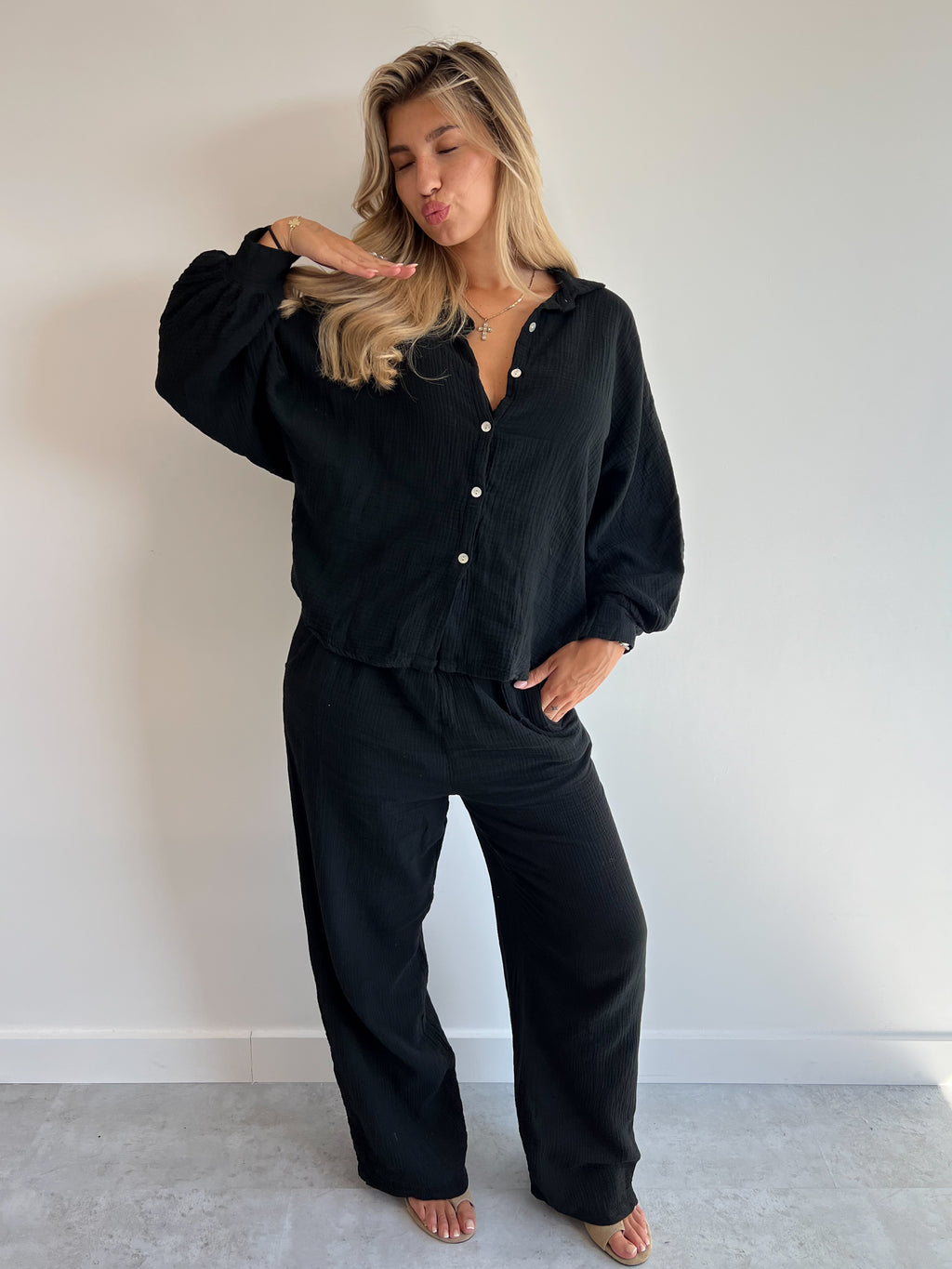 MUSTHAVE LINEN SET BLACK