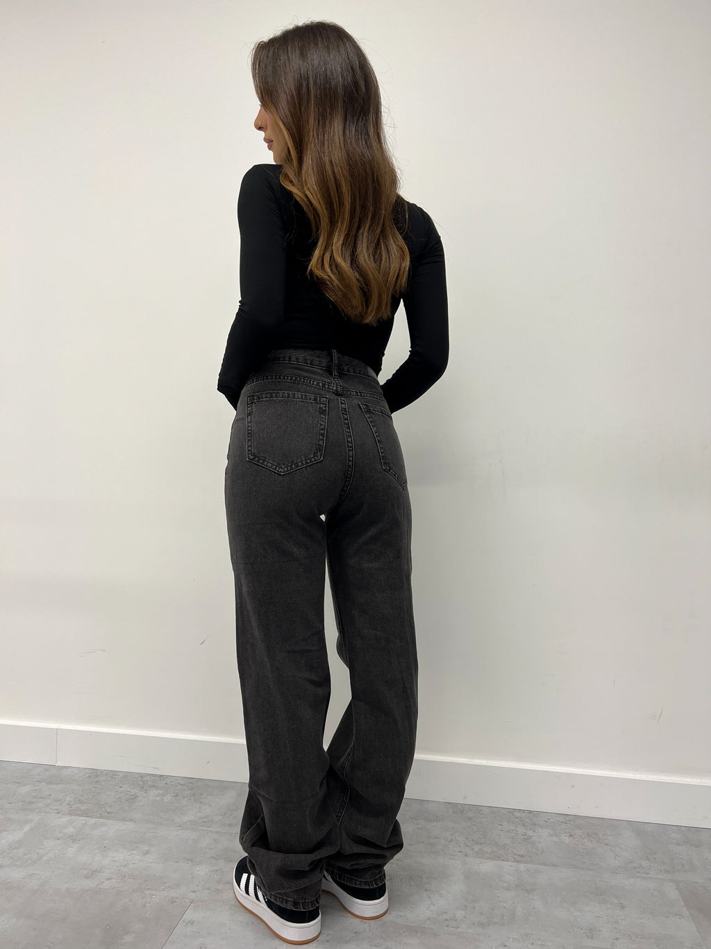 MUSTHAVE DUNKELGRAUES GERADE BEIN