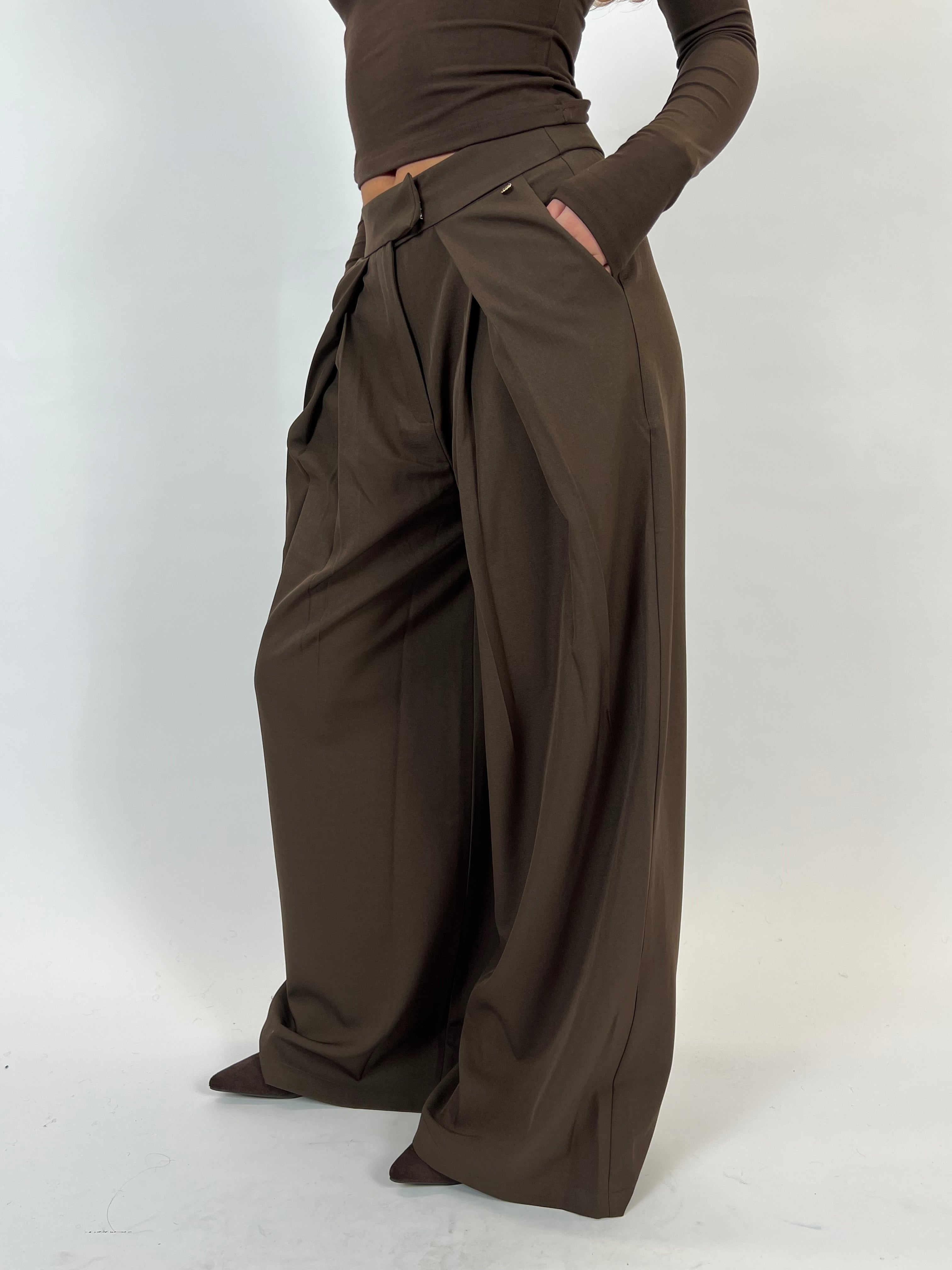 PREMIUM OVERLAP PANTALON CHOCO