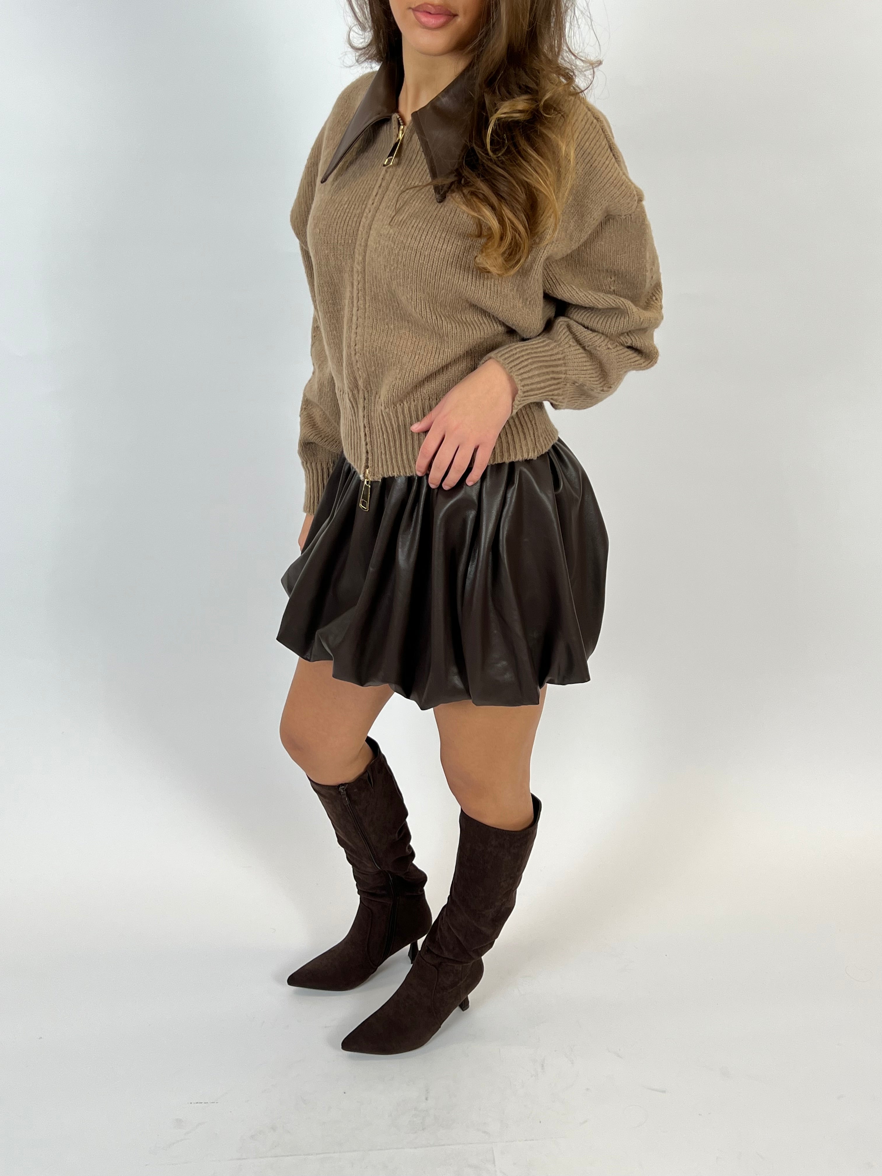 LEATHER COLLAR ZIP VEST BEIGE