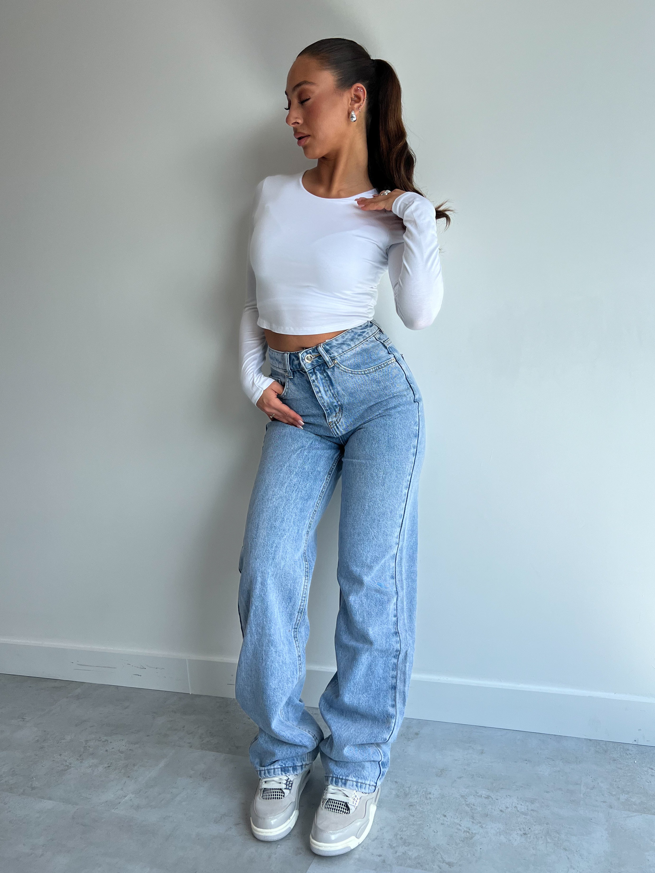 PERFEKTES GERADE BEIN 1075