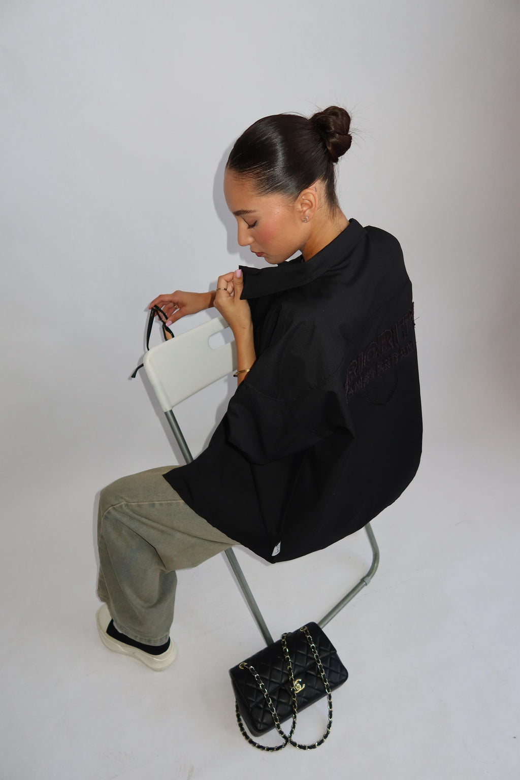 PRIORITY AMSTERDAM BOYFRIEND BLOUSE ALL BLACK